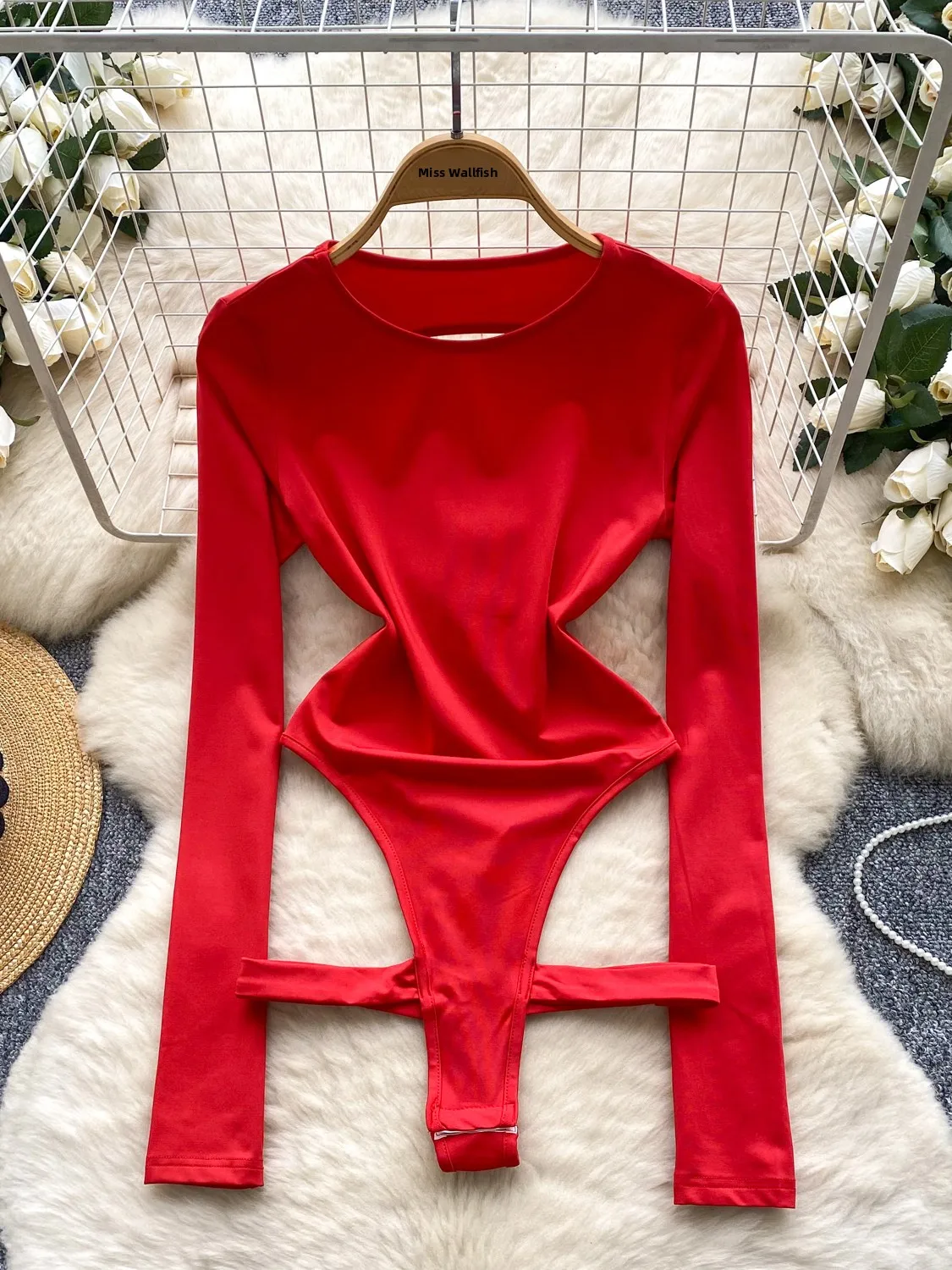 Сексуальный облегающий боди с вырезами и длинными рукавами для женщин, укороченный топ, прикрывающий ягодицы, для повседневной носки, с высокой талией, короткие шорты
Сексуальный облегающий боди с вырезами и длинными рукавами для женщин, укороченный топ, прикрывающий ягодицы, для повседневной носки, с высокой талией, короткие шорты