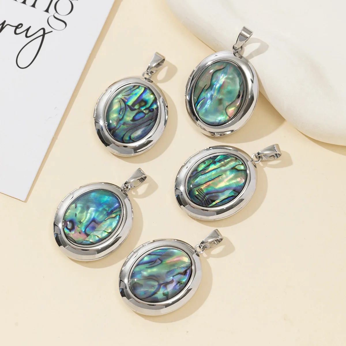 Natural abalone shell oval photo box Retro diy Jewelry accessories
Natural abalone shell oval photo box Retro diy Jewelry accessories
