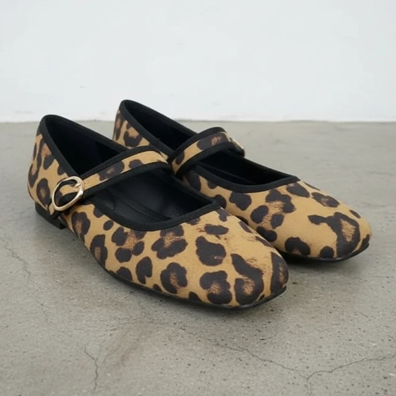 Женские балетки с леопардовым принтом и пряжкой на ремешке, дизайнерская удобная повседневная обувь Мэри Джейн на мягкой подошве, лето 2025, модная женская обувь Мэри Джейн
Женские балетки с леопардовым принтом и пряжкой на ремешке, дизайнерская удобная повседневная обувь Мэри Джейн на мягкой подошве, лето 2025, модная женская обувь Мэри Джейн