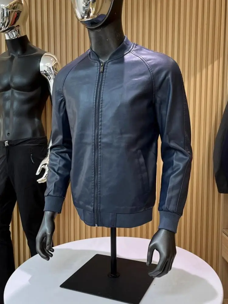Мужская куртка из искусственной кожи с воротником-бомбером, повседневная, универсальная, осенняя верхняя одежда, модная, для городской молодежи
Мужская куртка из искусственной кожи с воротником-бомбером, повседневная, универсальная, осенняя верхняя одежда, модная, для городской молодежи