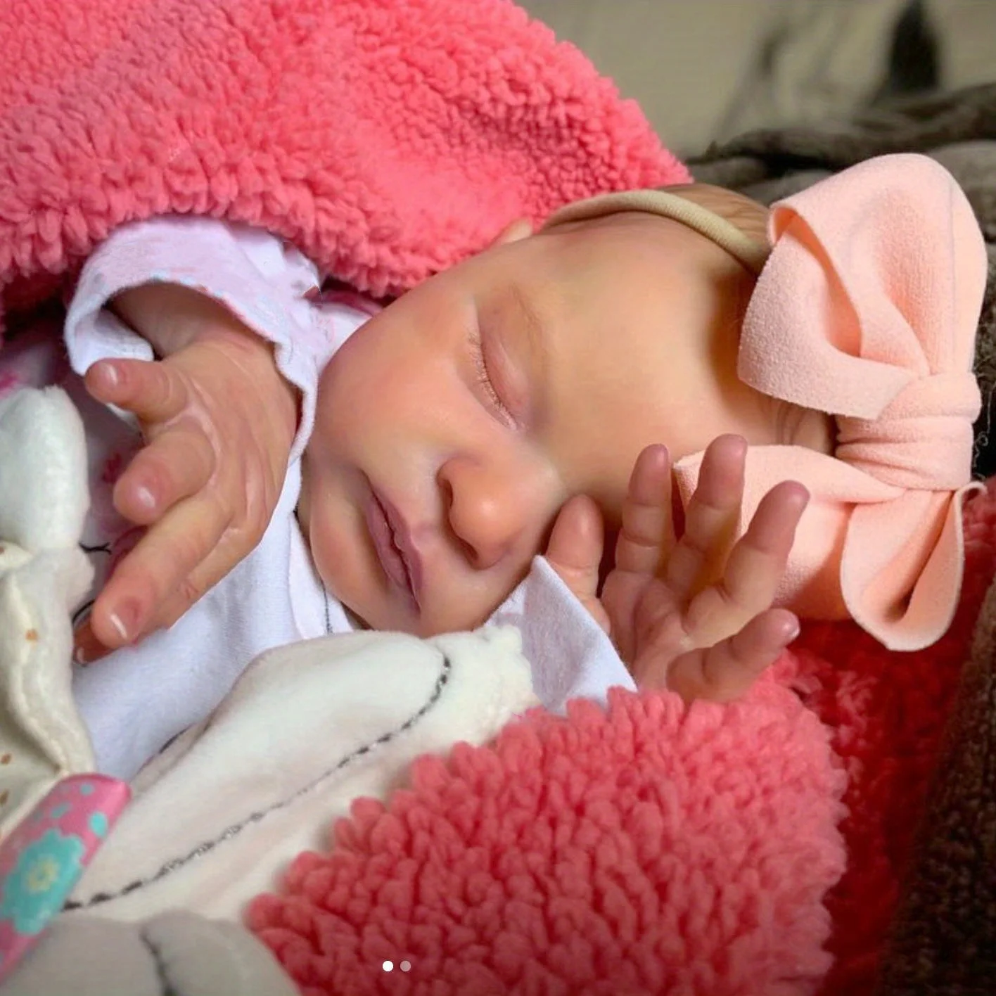 BZDOLL 50cm 20inch Cloth Body Asleep Cute Reborn Baby Doll with 3D-paint Skin and Visible Veins Soft Vinyl Girl Princess Gift
BZDOLL 50cm 20inch Cloth Body Asleep Cute Reborn Baby Doll with 3D-paint Skin and Visible Veins Soft Vinyl Girl Princess Gift