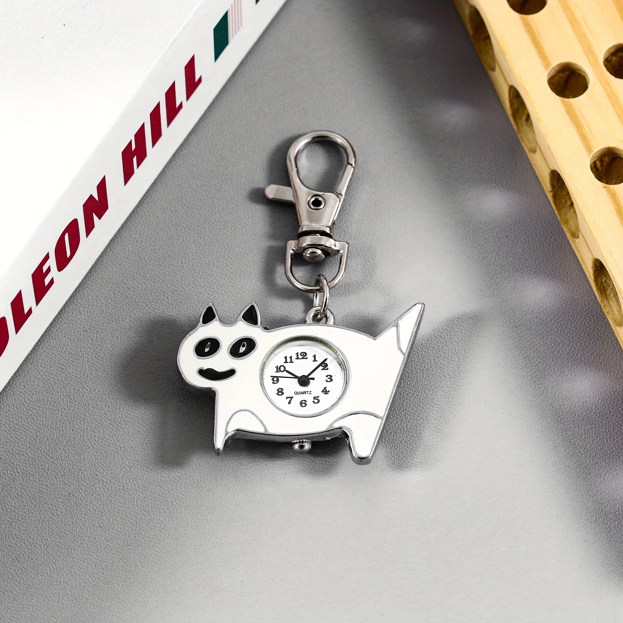 Kitten keychain watch hanging watch keychain cute men and women hanging pocket watch creative gift
Kitten keychain watch hanging watch keychain cute men and women hanging pocket watch creative gift