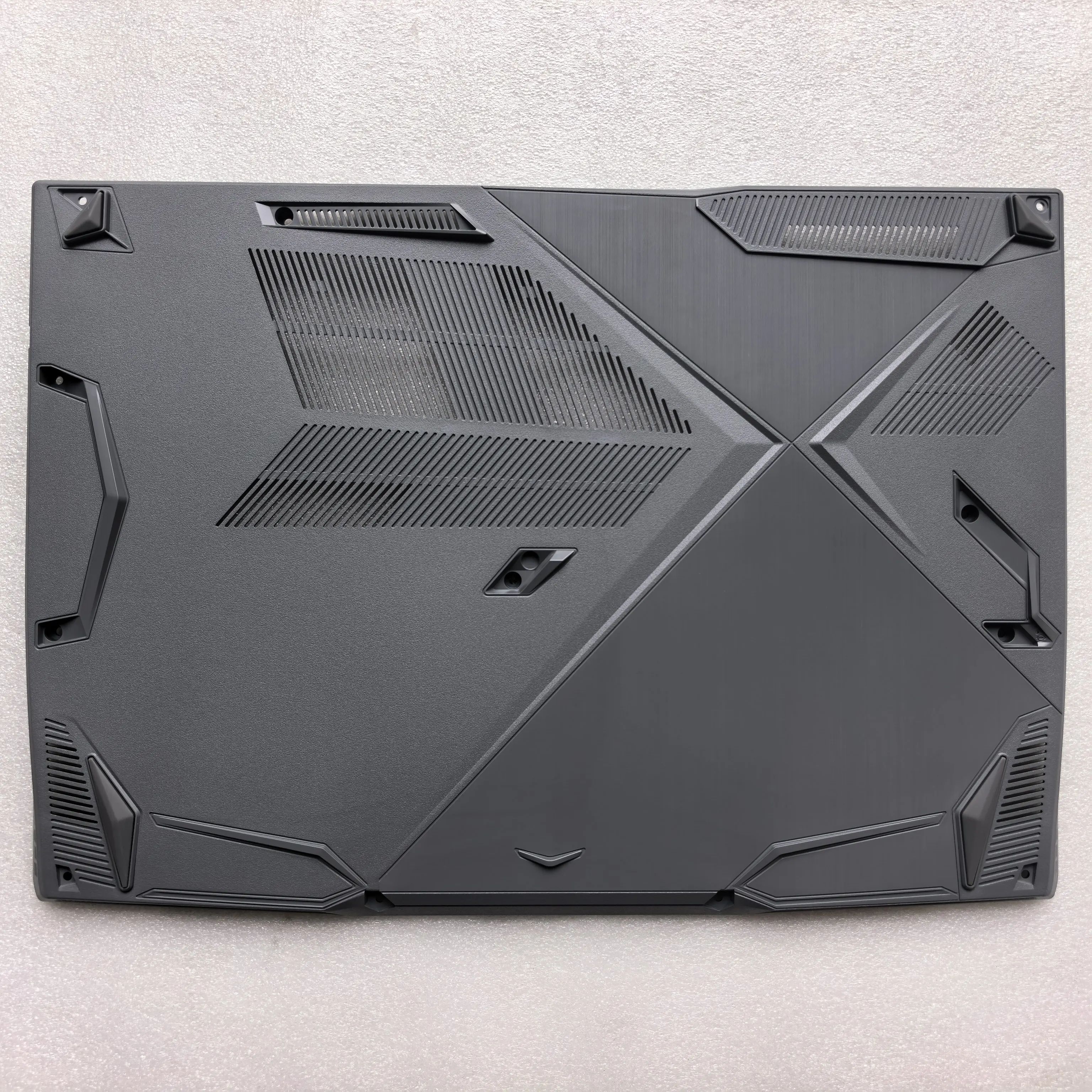 Серый новый нижний чехол для ноутбука MSI Thin A15 MS-16R8 MS-16RC MS-16RK 3076RKD111
Серый новый нижний чехол для ноутбука MSI Thin A15 MS-16R8 MS-16RC MS-16RK 3076RKD111