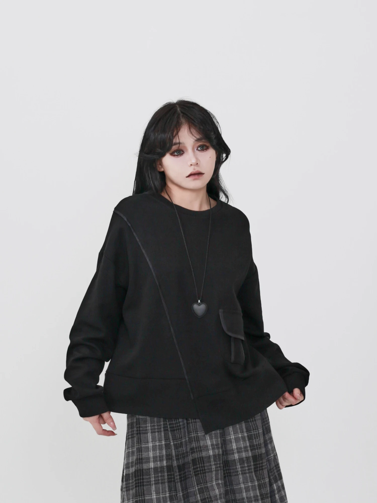 Женская свободная толстовка с длинным рукавом в стиле K-ET Design: универсальная, комфортная, стройнящая, для весеннего уличного стиля
Женская свободная толстовка с длинным рукавом в стиле K-ET Design: универсальная, комфортная, стройнящая, для весеннего уличного стиля