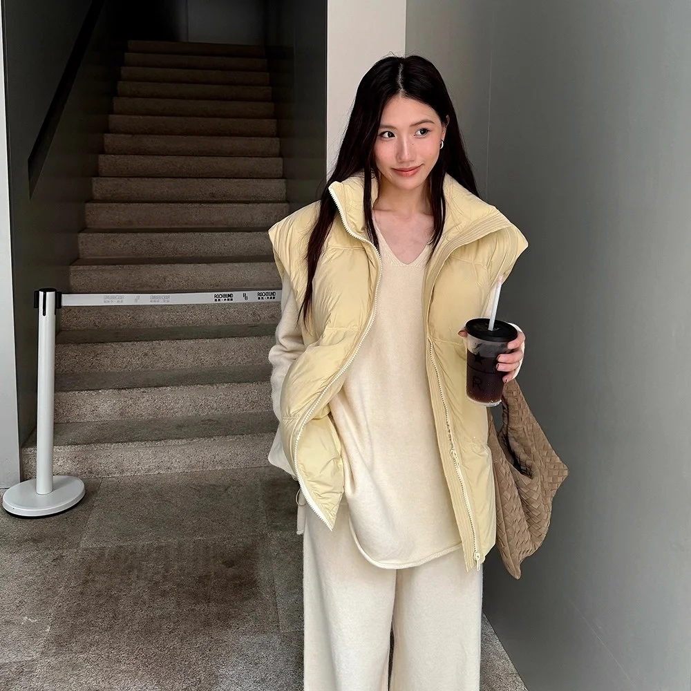 TOO2026 Women's Winter New Style White Duck down Warm Stand Collar Vest Loose Versatile Outerwear Top Korean Style
TOO2026 Women's Winter New Style White Duck down Warm Stand Collar Vest Loose Versatile Outerwear Top Korean Style