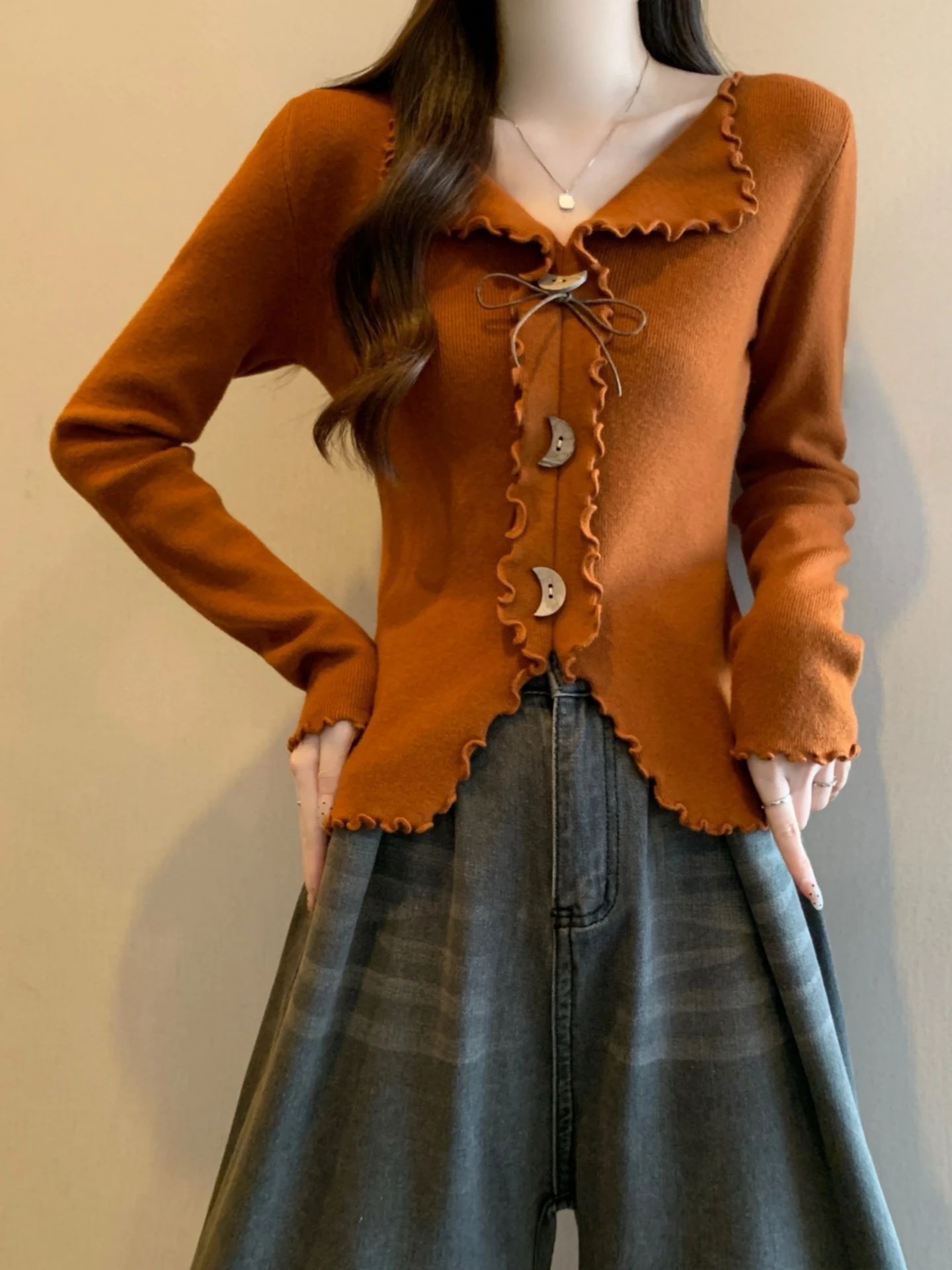Women's Knitted V-neck Long Sleeve Base Shirt Short Style Wood Grain Design Spring Autumn plus Size Beautiful Top
Women's Knitted V-neck Long Sleeve Base Shirt Short Style Wood Grain Design Spring Autumn plus Size Beautiful Top