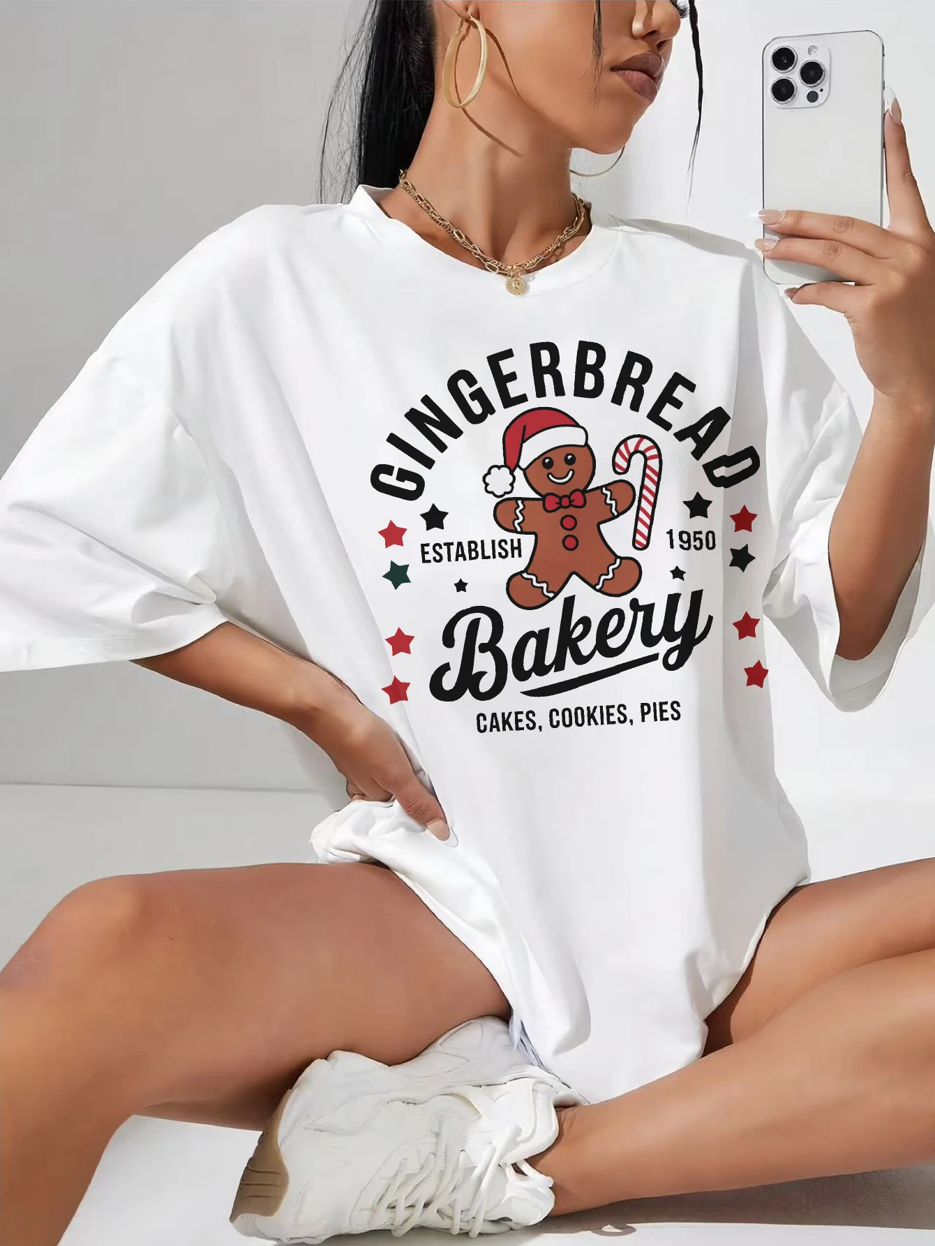 Gingerbread Bakery Women's Plus Size White Cotton T-Shirt Casual Wear for Late Pregnancy Christmas Winter Wear
Gingerbread Bakery Women's Plus Size White Cotton T-Shirt Casual Wear for Late Pregnancy Christmas Winter Wear