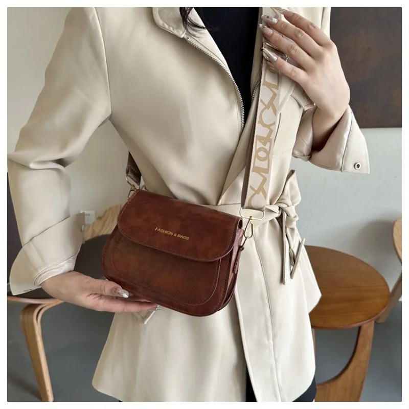 Popular Crossbody Bag Women New High-grade Retro Small Luxury Brand Shoulder Bag Fashion Texture Female Shoulder Crossbody Bag
Popular Crossbody Bag Women New High-grade Retro Small Luxury Brand Shoulder Bag Fashion Texture Female Shoulder Crossbody Bag