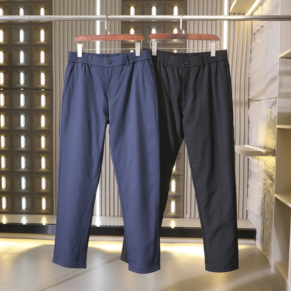 Мужские зимние прямые брюки с наполнителем из 90% гусиного пуха, морозостойкие, ветрозащитные, водоотталкивающие, модные, городские, повседневные.
Мужские зимние прямые брюки с наполнителем из 90% гусиного пуха, морозостойкие, ветрозащитные, водоотталкивающие, модные, городские, повседневные.