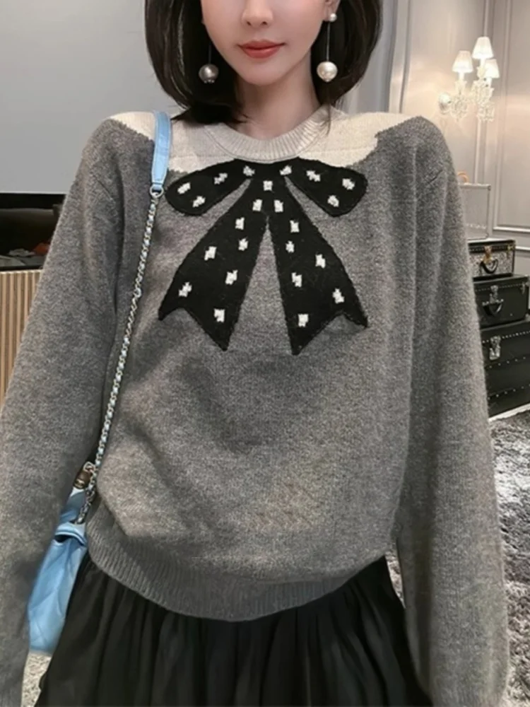 2025 Sweet Pearl Bow Pattern Brocade Sweater Gray Fake Two Pieces Lovely Warm Winter Long Sleeve Pullover Korean Cute Women Tops
2025 Sweet Pearl Bow Pattern Brocade Sweater Gray Fake Two Pieces Lovely Warm Winter Long Sleeve Pullover Korean Cute Women Tops
