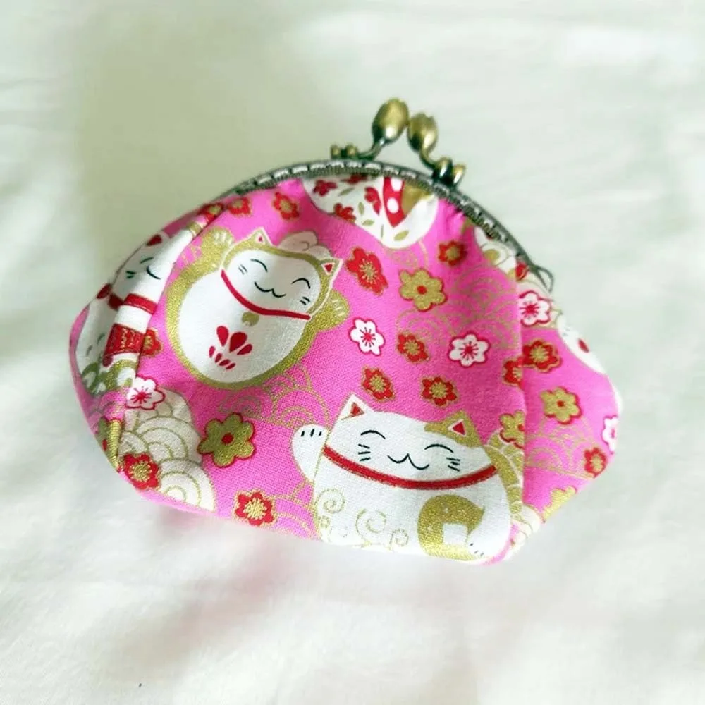Anti-lost Kiss Lock Coin Purse Polyester Thickened Canvas Mini Pouch Portable Chinese Style Printed Small Pocket Accessories
Anti-lost Kiss Lock Coin Purse Polyester Thickened Canvas Mini Pouch Portable Chinese Style Printed Small Pocket Accessories