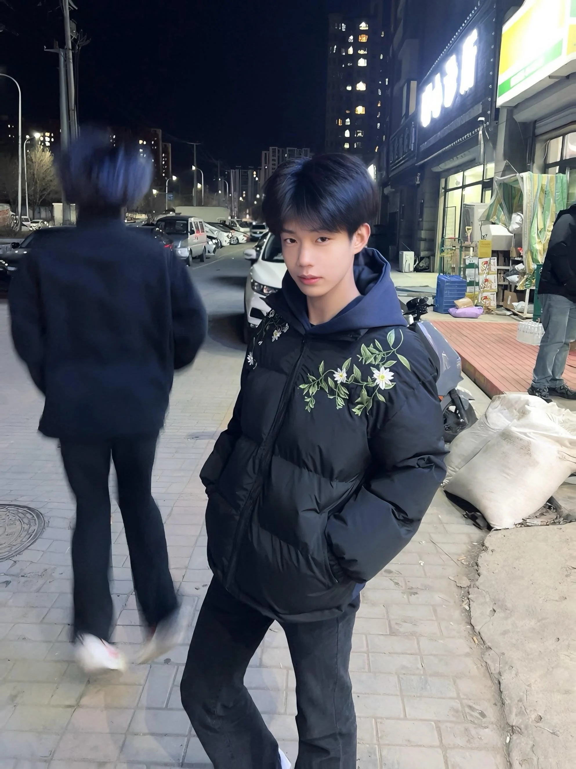 Утепленная хлопковая куртка с вышивкой для мужчин и женщин, теплая стеганая куртка-пуховик, молодежная модная зимняя верхняя одежда
Утепленная хлопковая куртка с вышивкой для мужчин и женщин, теплая стеганая куртка-пуховик, молодежная модная зимняя верхняя одежда