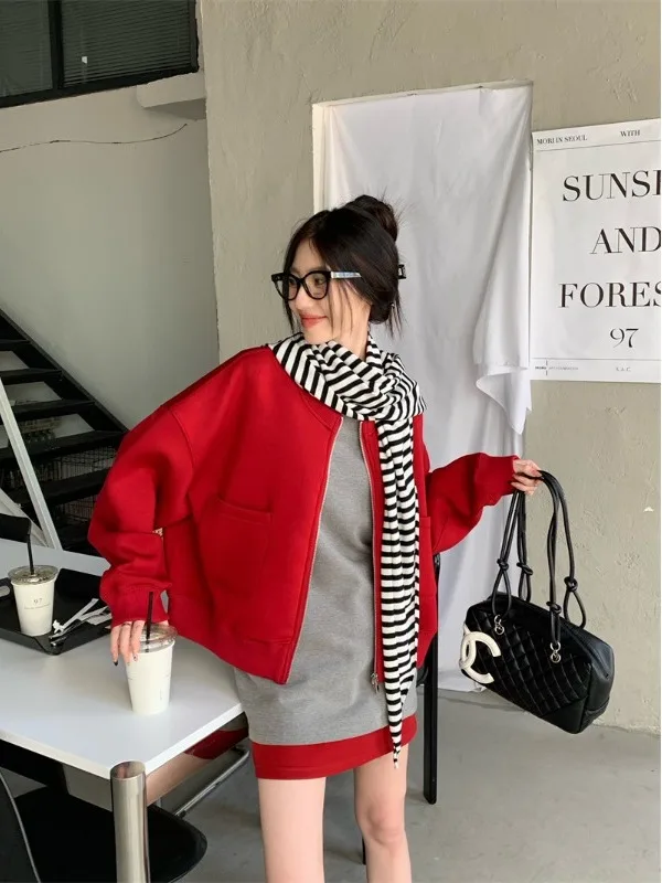 Весенний женский модный красный комплект верхней одежды: элитный, уютный, маленький размер, милый, для повседневной носки, из полиэстера
Весенний женский модный красный комплект верхней одежды: элитный, уютный, маленький размер, милый, для повседневной носки, из полиэстера