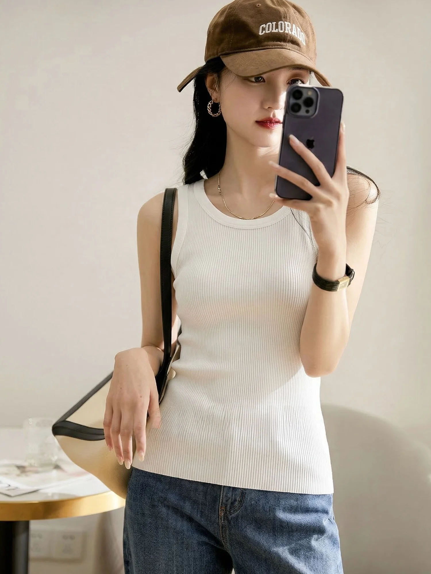 Chivirin Climbing Vest Women's Knitted Slim Fit Sleeveless Base Shirt Summer Fashion Minimalist Style White Outerwear
Chivirin Climbing Vest Women's Knitted Slim Fit Sleeveless Base Shirt Summer Fashion Minimalist Style White Outerwear