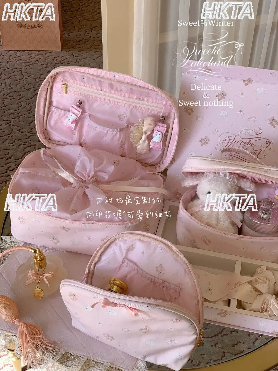 Японская кавайная милая косметичка большой емкости с героями мультфильмов, зимняя универсальная милая Лолита на молнии, портативные дорожные сумки для хранения для женщин
Японская кавайная милая косметичка большой емкости с героями мультфильмов, зимняя универсальная милая Лолита на молнии, портативные дорожные сумки для хранения для женщин