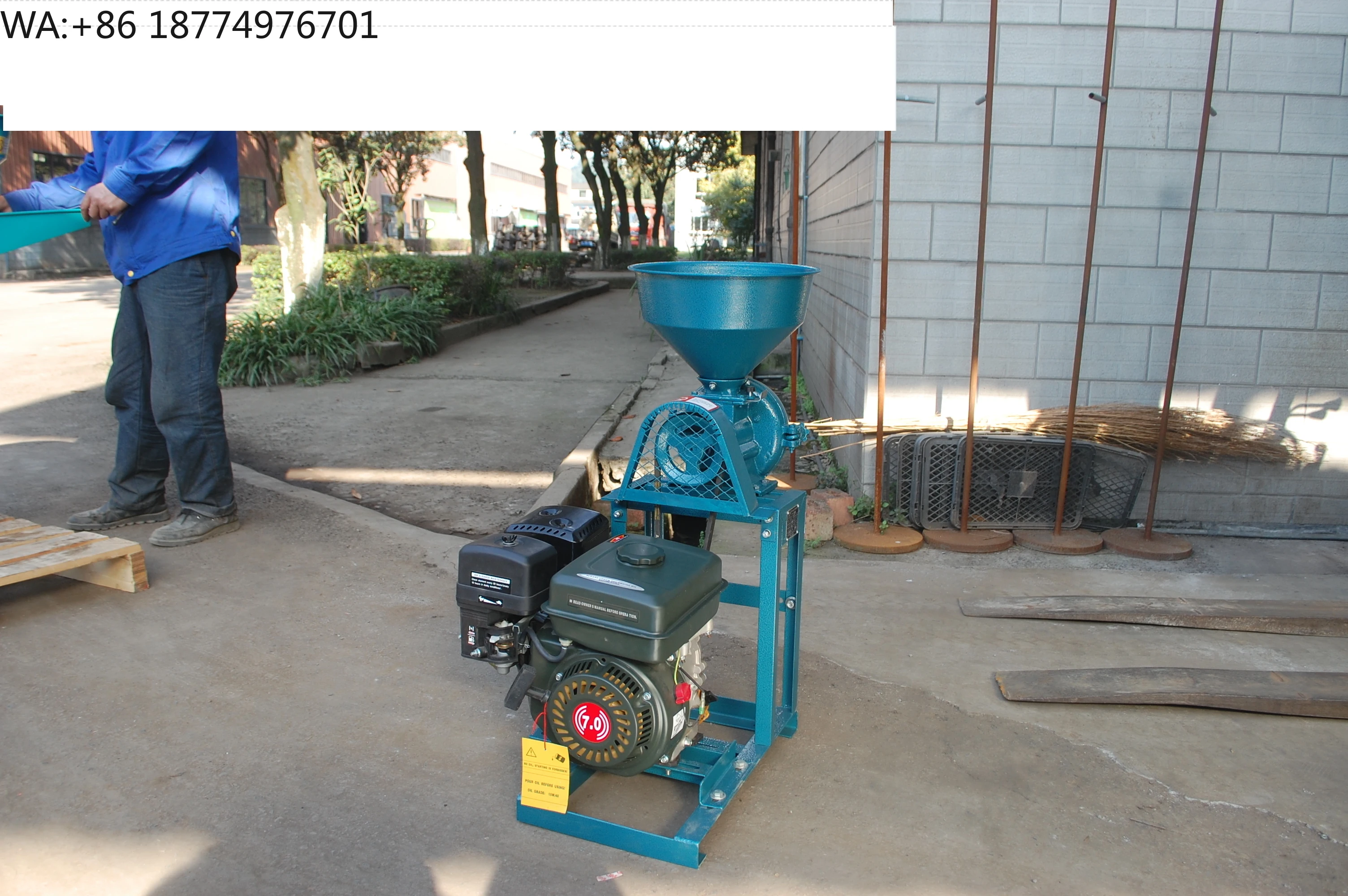 Мини-портативная мельница для сухих и влажных зерновых культур 2025 года, малая мукомольная машина для кукурузной муки с двигателем
Мини-портативная мельница для сухих и влажных зерновых культур 2025 года, малая мукомольная машина для кукурузной муки с двигателем