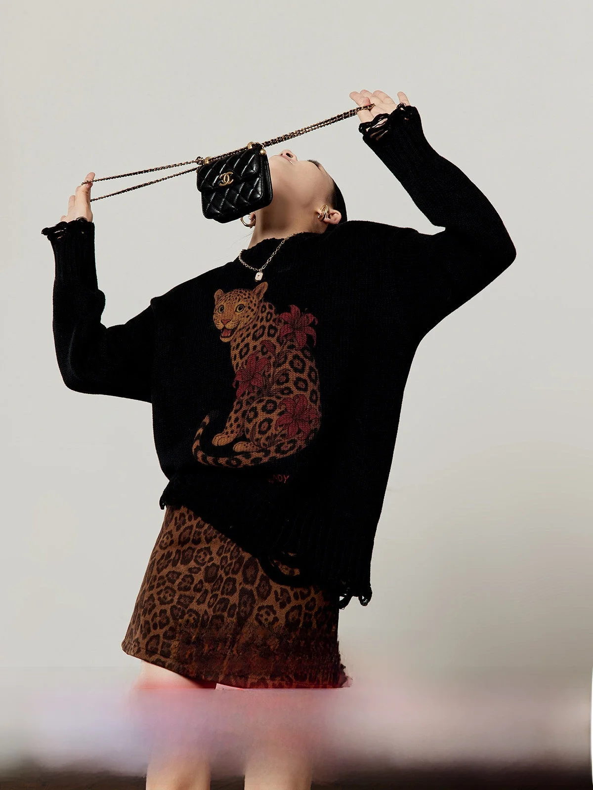 Черный вязаный свитер свободного кроя с круглым вырезом, женский повседневный топ с принтом, новинка весенней коллекции, удобный лонгслив с круглым вырезом
Черный вязаный свитер свободного кроя с круглым вырезом, женский повседневный топ с принтом, новинка весенней коллекции, удобный лонгслив с круглым вырезом