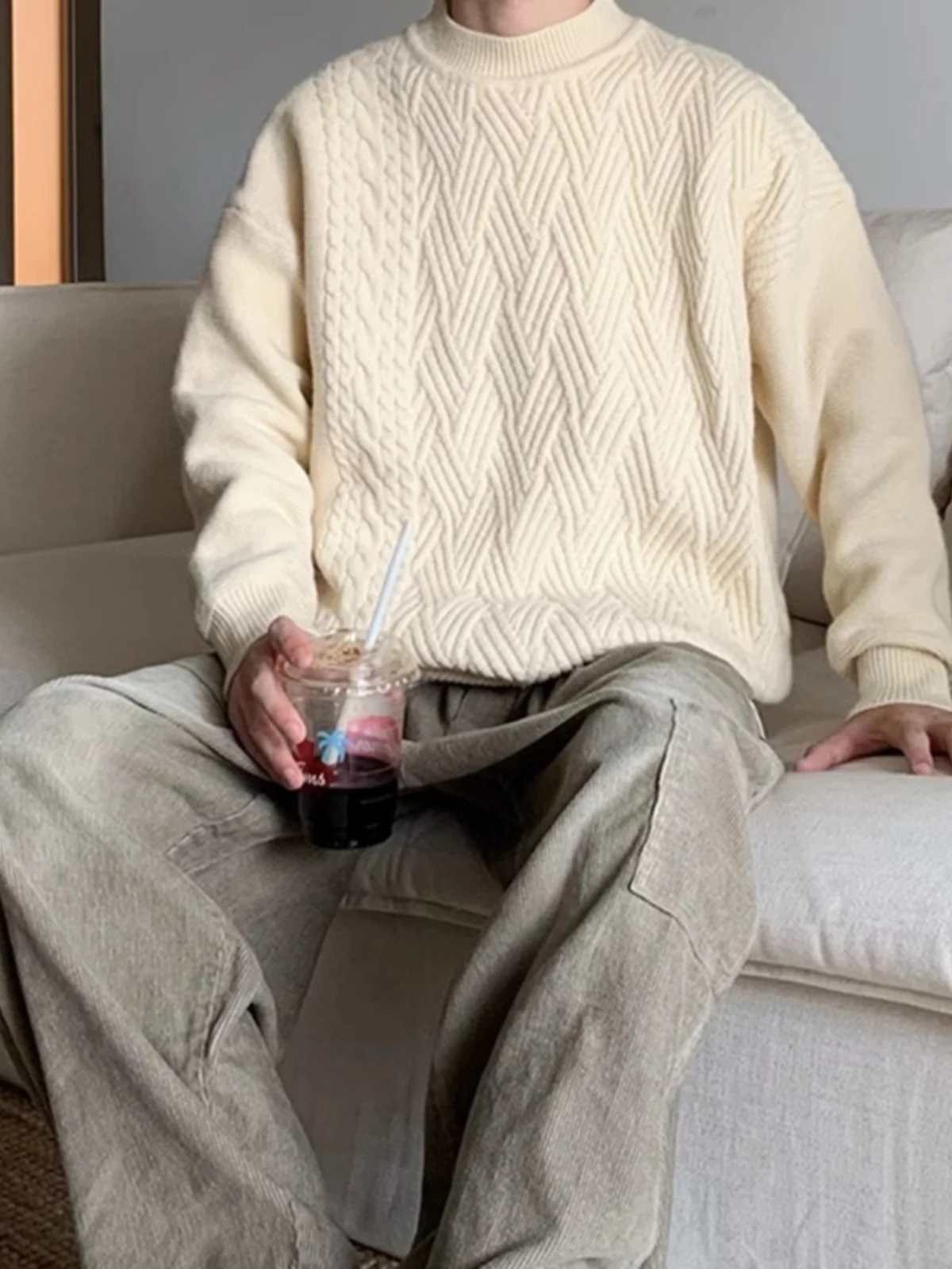 Мужской вязаный свитер-поло с высоким воротником и длинными рукавами, в полоску, с узором «косы», молодежный, в корейском стиле, осень-зима 2024
Мужской вязаный свитер-поло с высоким воротником и длинными рукавами, в полоску, с узором «косы», молодежный, в корейском стиле, осень-зима 2024