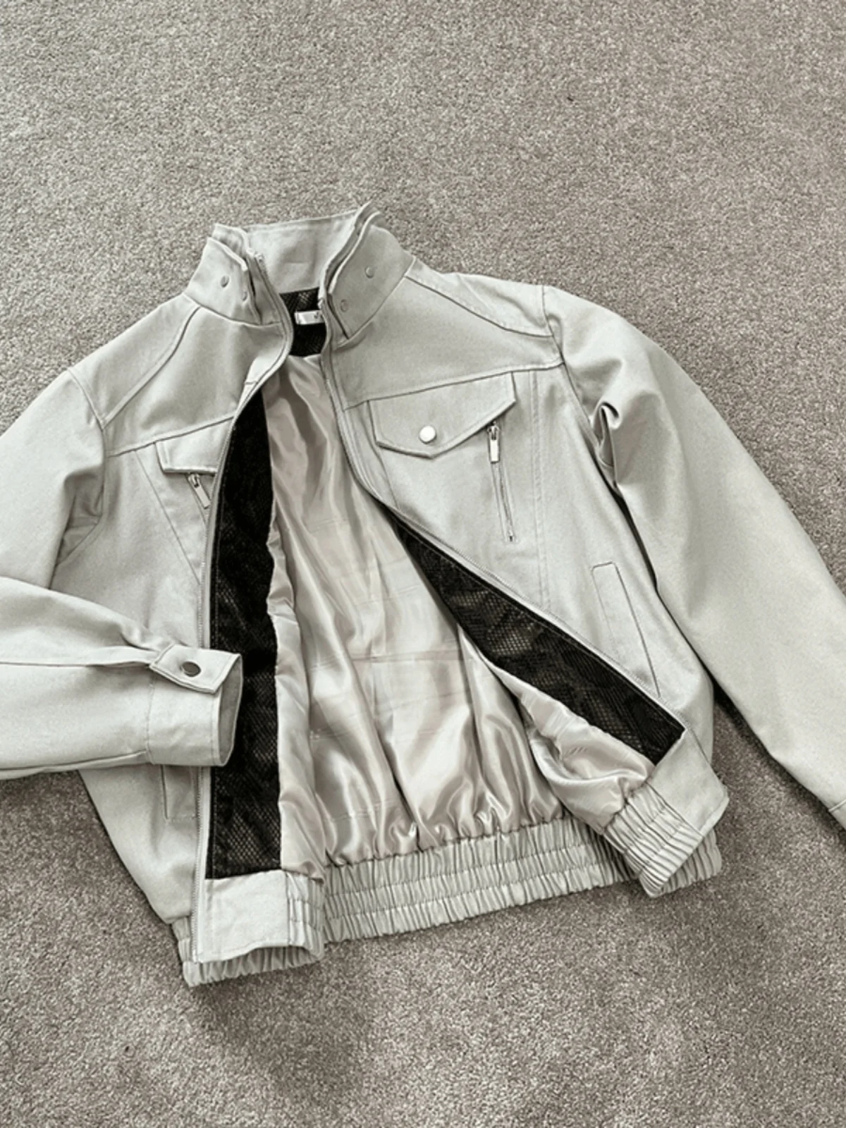 Limited Edition Snake Year Mountaintop Python Jaet Men's Canvas ort Sle Stand Collar Baseball Coat Faion Urban Wear
Limited Edition Snake Year Mountaintop Python Jaet Men's Canvas ort Sle Stand Collar Baseball Coat Faion Urban Wear