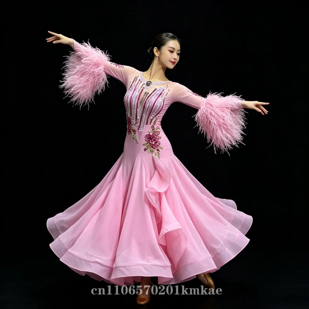 Women Pink Modern Ballroom Dance Dress with Rhinestones & Feather Cuffs for Waltz Competition Performance
Women Pink Modern Ballroom Dance Dress with Rhinestones & Feather Cuffs for Waltz Competition Performance