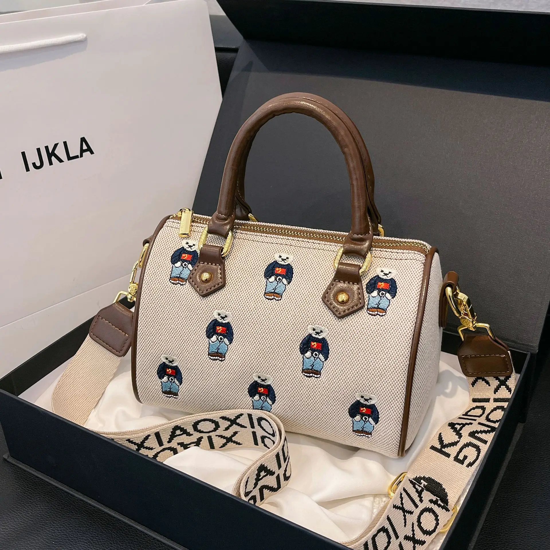Teddy Sling Bag Street Style Crossbody Purse, Cute Mini Shoulder Bag for Women, Summer Festival Accessory, Kawaii Animal Print
Teddy Sling Bag Street Style Crossbody Purse, Cute Mini Shoulder Bag for Women, Summer Festival Accessory, Kawaii Animal Print