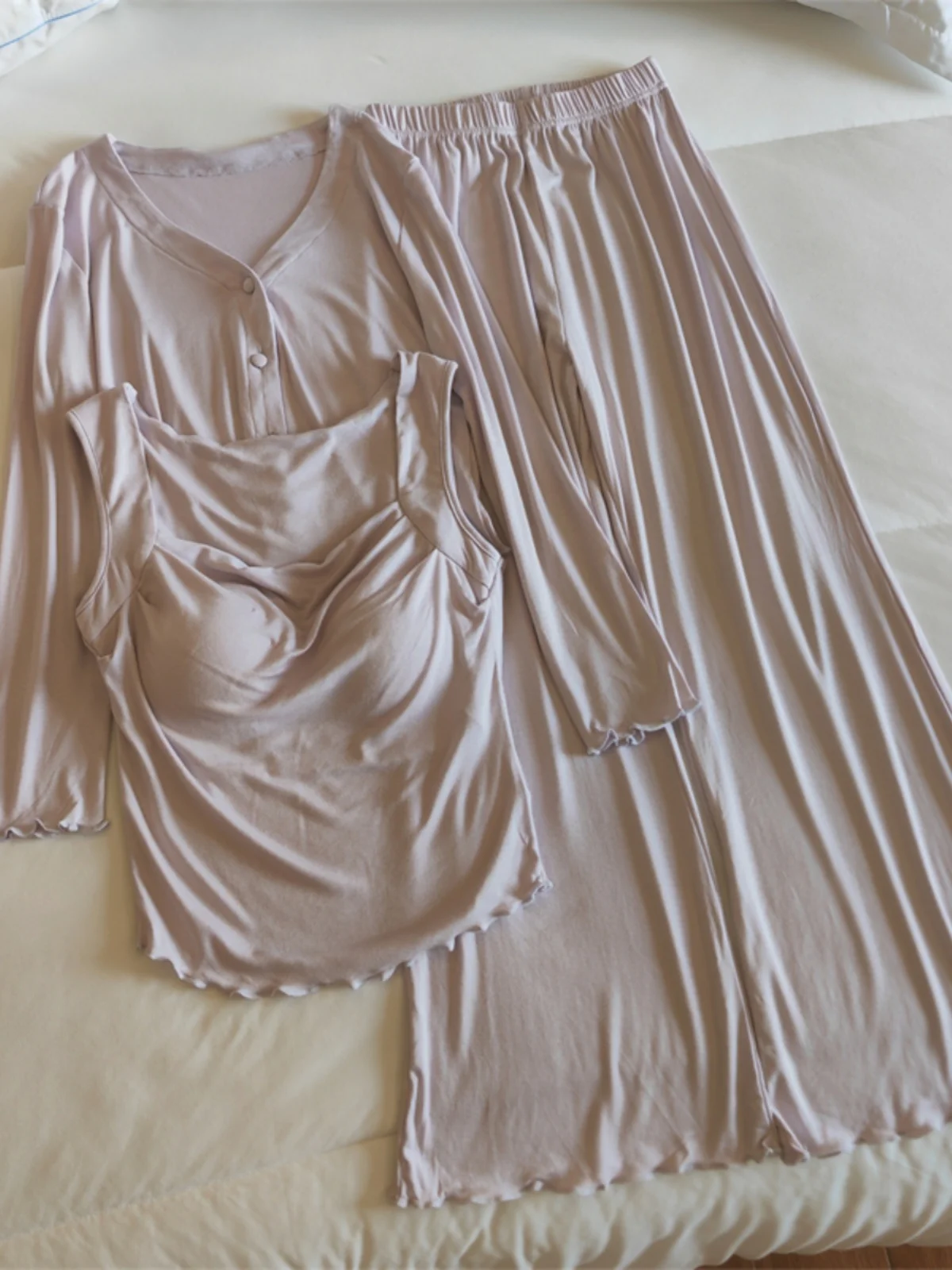 Women's Modal Sleepwear Set with Chest Pad Four Seasons Home Clothes V-neck Long Sleeve Comfortable Underwear Casual Style
Women's Modal Sleepwear Set with Chest Pad Four Seasons Home Clothes V-neck Long Sleeve Comfortable Underwear Casual Style