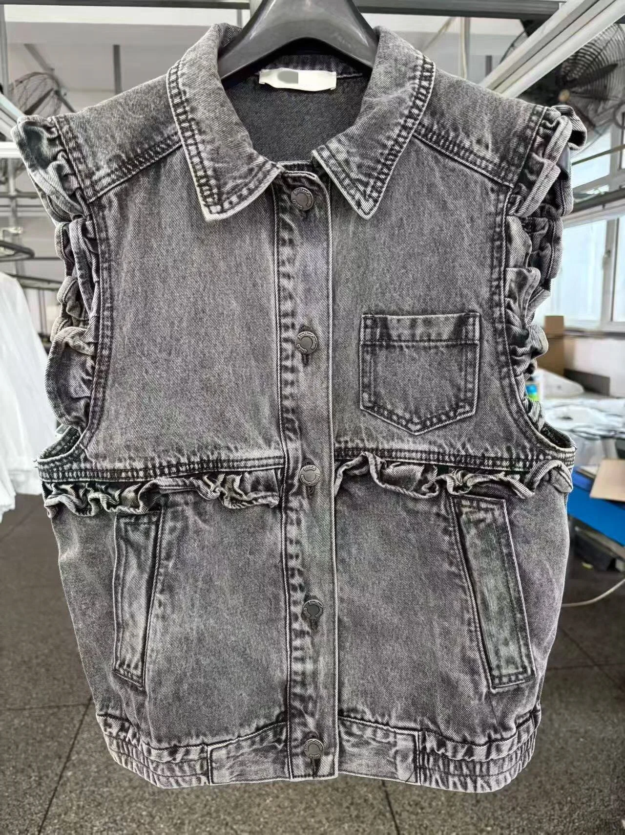 Summer New Korean Style Casual Loose Slimming Washed Denim Sleeveless Vest with Lace Trim Urban Commute Cotton Material
Summer New Korean Style Casual Loose Slimming Washed Denim Sleeveless Vest with Lace Trim Urban Commute Cotton Material