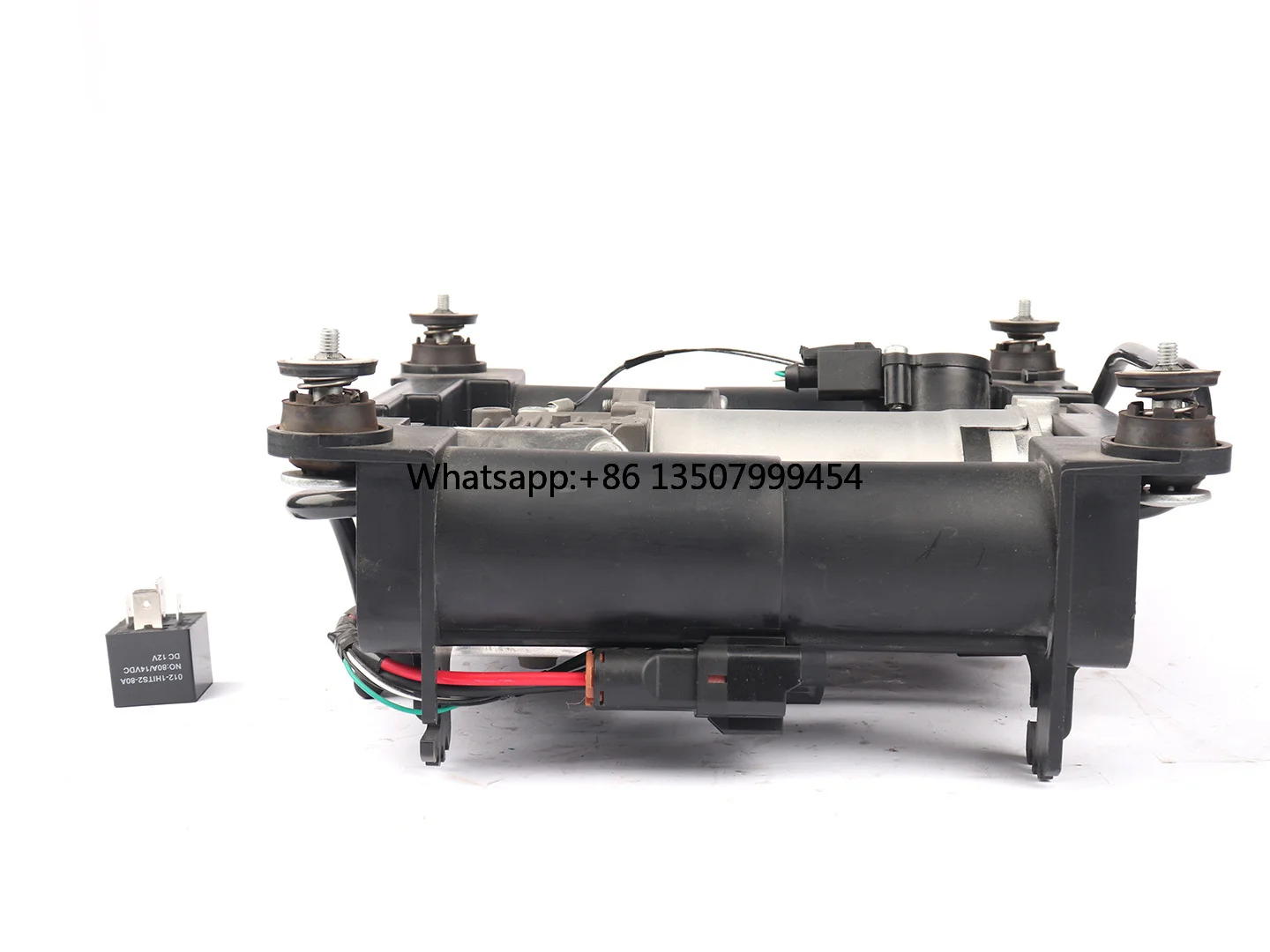 Air Suspension System Air Compressor for Land Rover Range Rover L322 with Bracket Without Valve LR041777
Air Suspension System Air Compressor for Land Rover Range Rover L322 with Bracket Without Valve LR041777