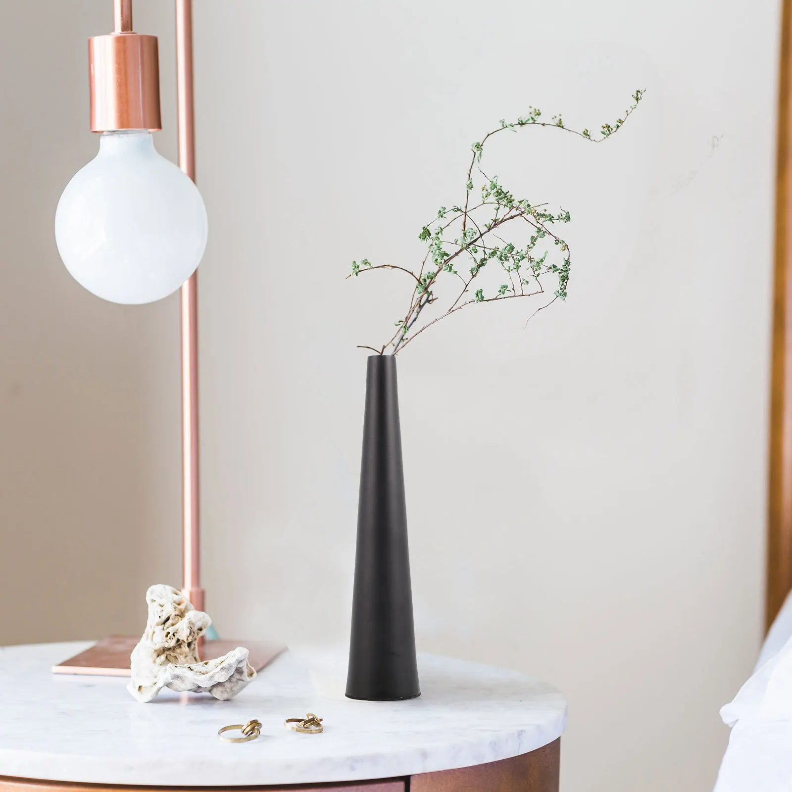 Aluminum Decorative Metal Flower Vase For Home Table Centerpiece Black Small Vase For Shelf Desktop Living Room Decor
Aluminum Decorative Metal Flower Vase For Home Table Centerpiece Black Small Vase For Shelf Desktop Living Room Decor