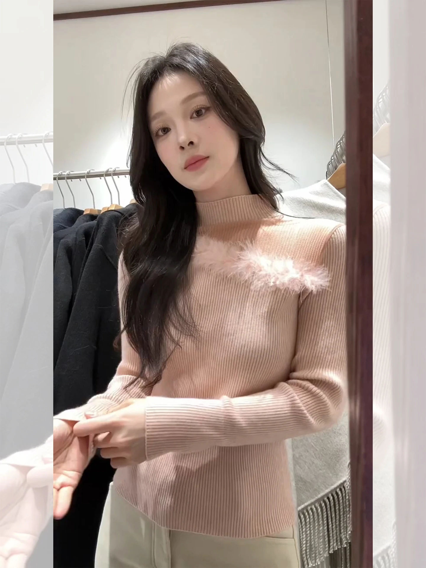 Корейский вязаный топ с высоким воротником для женщин, осенне-зимняя уникальная базовая одежда, красивый облегающий топ с бахромой для подростков
Корейский вязаный топ с высоким воротником для женщин, осенне-зимняя уникальная базовая одежда, красивый облегающий топ с бахромой для подростков