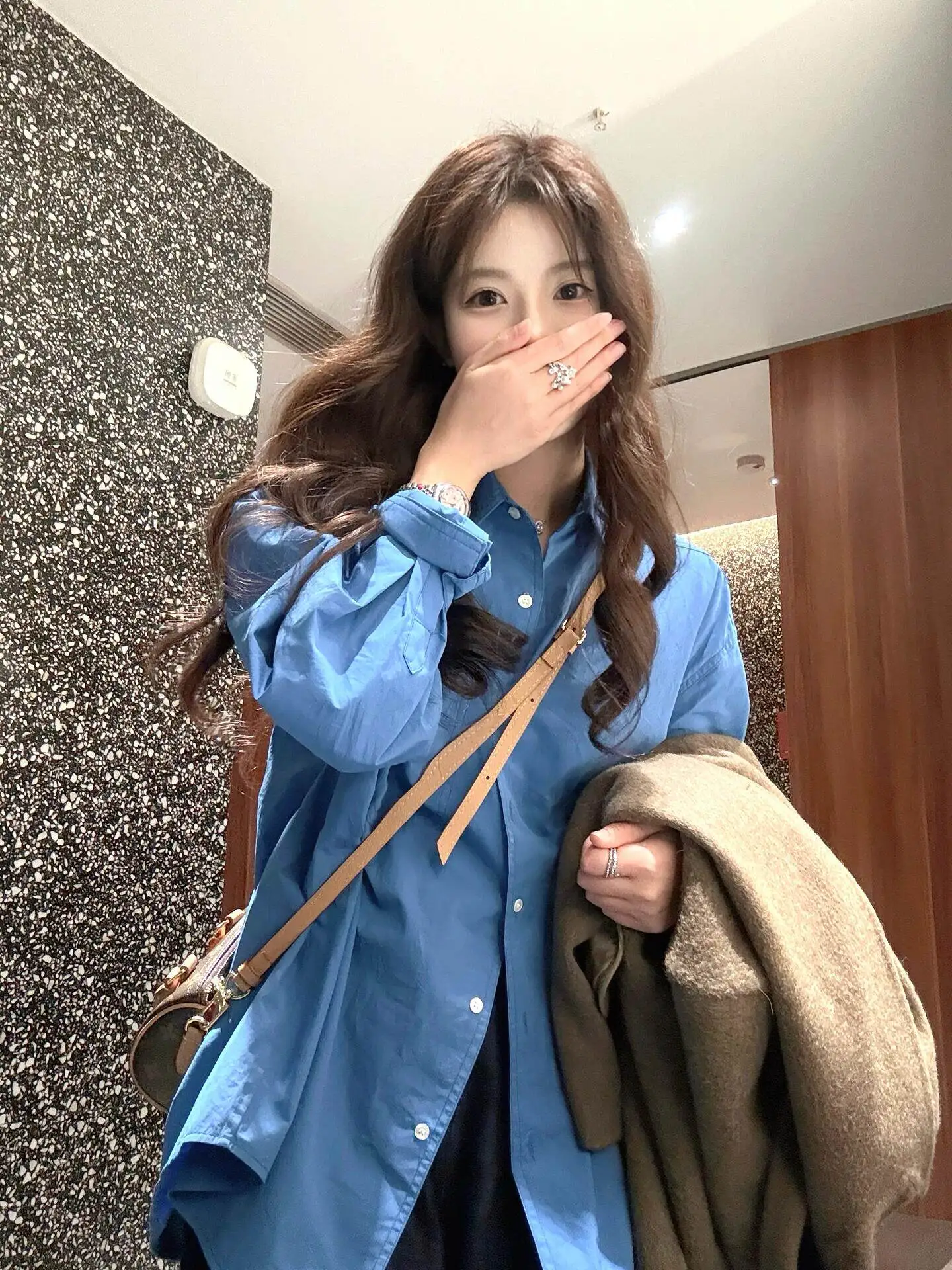 Loose Fit Collar Shirt Women's Casual Outerwear Spring Blue Korean Style Breathable Comfortable Long Sleeve Button up
Loose Fit Collar Shirt Women's Casual Outerwear Spring Blue Korean Style Breathable Comfortable Long Sleeve Button up