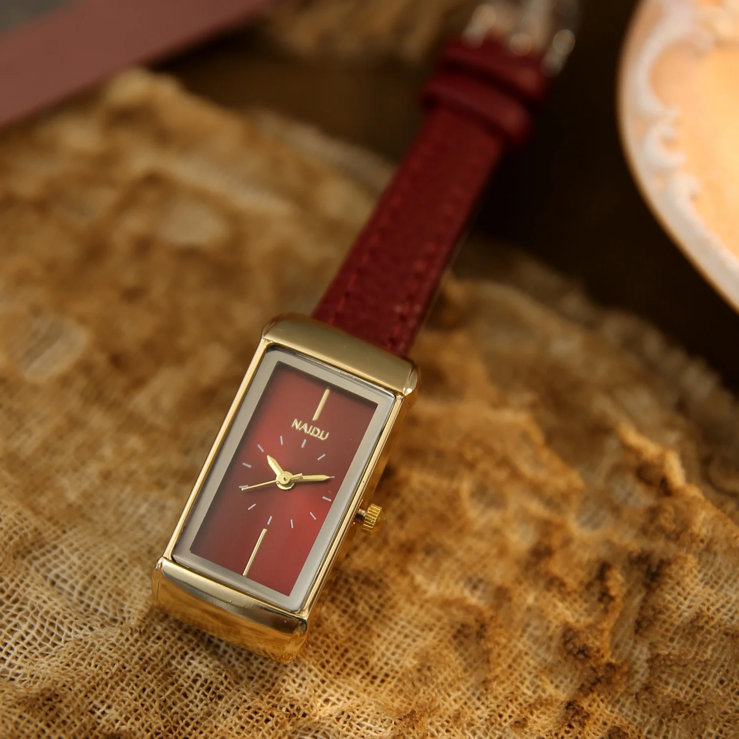 Fashion Casual Leather Strap Quartz Watch New Ladies Square Dial Watches Women's Dress Clock Gift Wristwatch Relojes Para Mujer
Fashion Casual Leather Strap Quartz Watch New Ladies Square Dial Watches Women's Dress Clock Gift Wristwatch Relojes Para Mujer