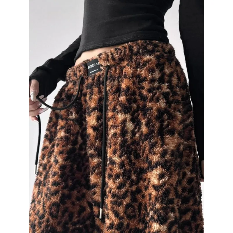 American Retro Leopard Print Wide Leg Pants for Women 2025 New High Waist Slimming Loose Floor Pants Female Clothing
American Retro Leopard Print Wide Leg Pants for Women 2025 New High Waist Slimming Loose Floor Pants Female Clothing