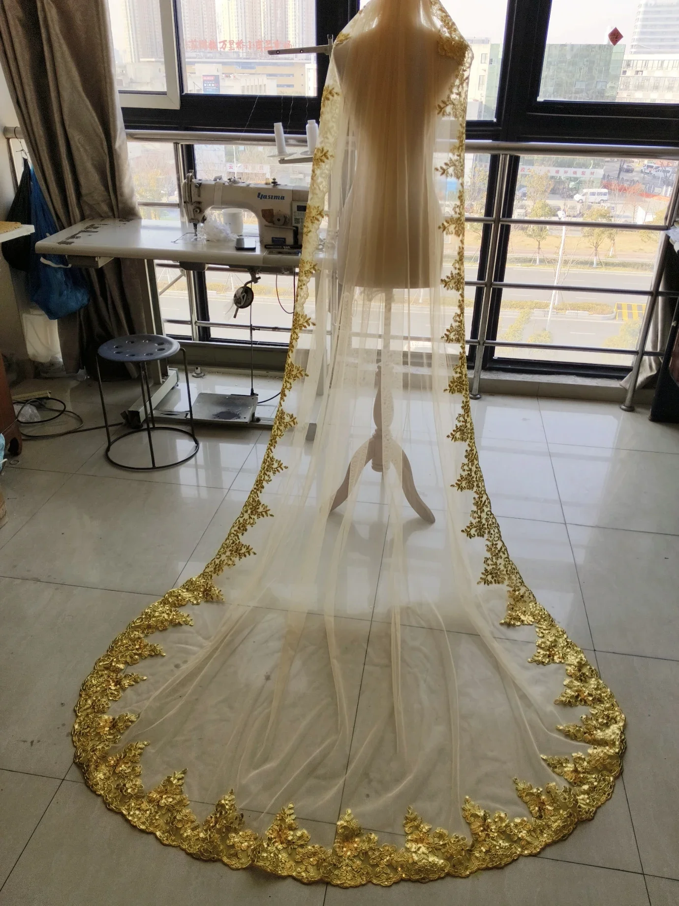 Gold 3Meters Wedding Bridal Veil Long Bride Luxurious Cathedral Veil Train Shiny Bling Bling Veil Sequins Bridal Accessories
Gold 3Meters Wedding Bridal Veil Long Bride Luxurious Cathedral Veil Train Shiny Bling Bling Veil Sequins Bridal Accessories
