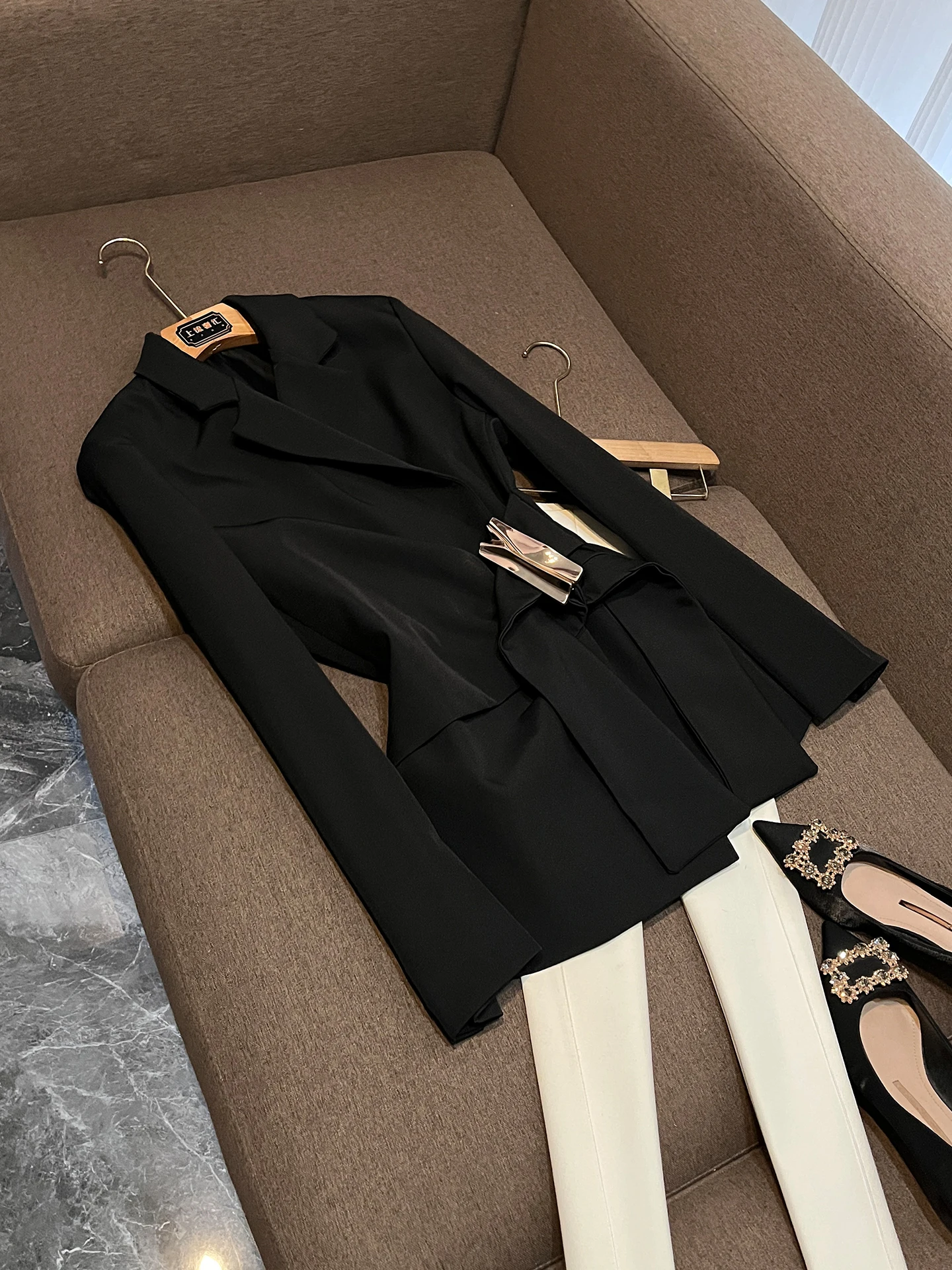 Ele Design Asymmetric Knot Waist-Cinching Metal Bule Decorative Jaet Spring 2026 New Arrival Women's Suit Z87
Ele Design Asymmetric Knot Waist-Cinching Metal Bule Decorative Jaet Spring 2026 New Arrival Women's Suit Z87