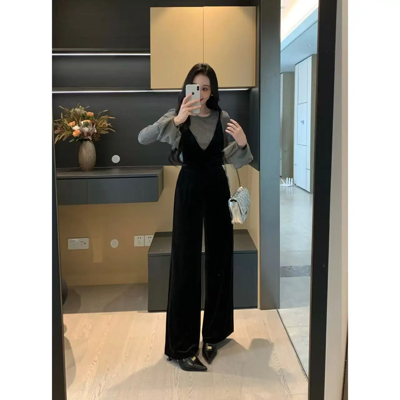 XINYI Manchester Street Autumn Glitter Knitted Velvet Jumpsuit Women's T-Shirt Set Slimming Effect Long Sleeve round Neck
XINYI Manchester Street Autumn Glitter Knitted Velvet Jumpsuit Women's T-Shirt Set Slimming Effect Long Sleeve round Neck