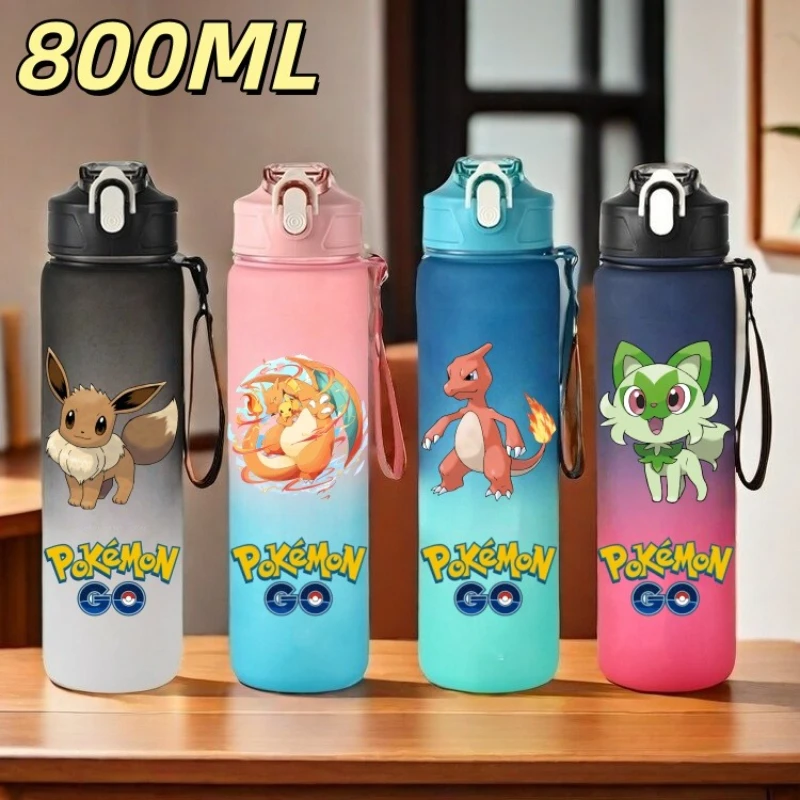 800ML Pokemon Straws Water Bottle Charizard Pikachu Eevee Cartoon Sports Water Bottle Large Capacity Children's Drinking Cup
800ML Pokemon Straws Water Bottle Charizard Pikachu Eevee Cartoon Sports Water Bottle Large Capacity Children's Drinking Cup