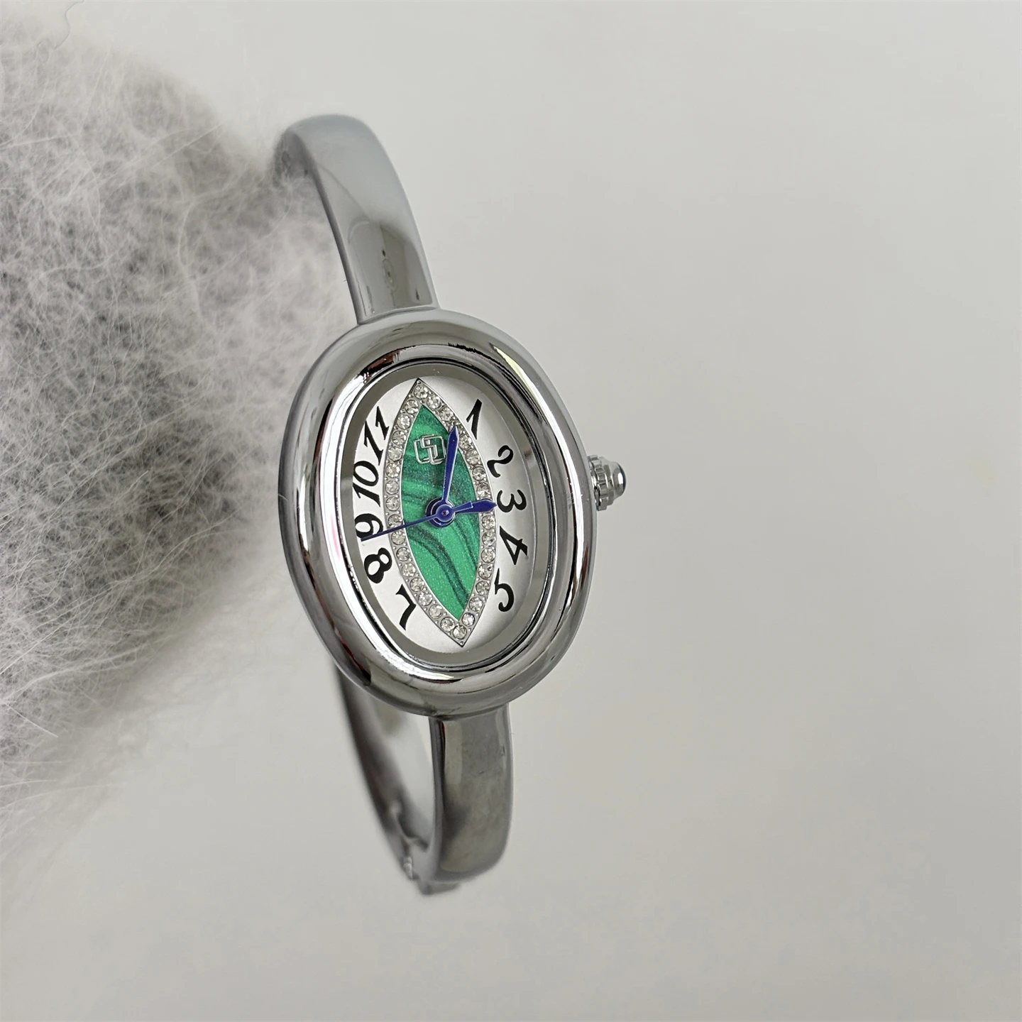 Vintage Women's Watch Oval Delicate Leaf Bracelet Luxury Gold Gift Stainless Steel Women's Watch
Vintage Women's Watch Oval Delicate Leaf Bracelet Luxury Gold Gift Stainless Steel Women's Watch