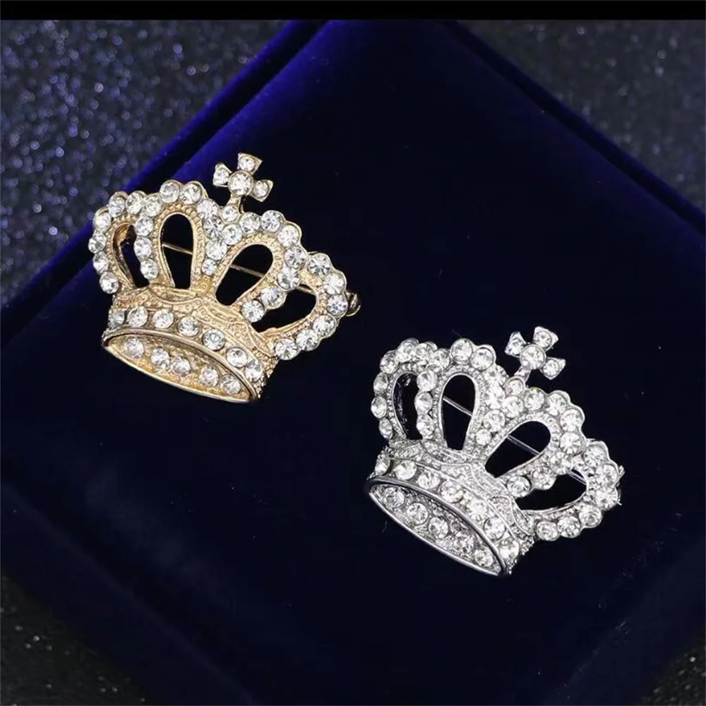 Exquisite CZ Hollow Crown Brooch For Men And Women Fashion Zircon Metal Lapel Pins For Men And Women Brooch Jewelry Accessories
Exquisite CZ Hollow Crown Brooch For Men And Women Fashion Zircon Metal Lapel Pins For Men And Women Brooch Jewelry Accessories