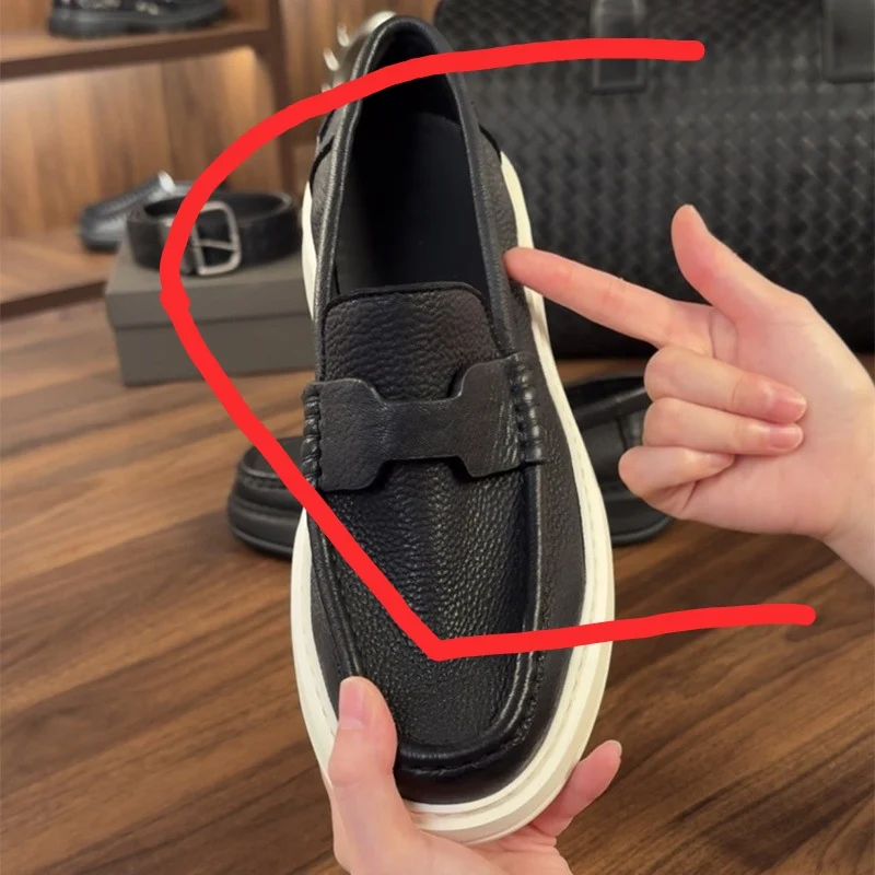 New 2025 Men's Casual Breathable Top Layer Cowhide Shoes British Style Business Loafers Fashionable Autumn Seasonal Footwear
New 2025 Men's Casual Breathable Top Layer Cowhide Shoes British Style Business Loafers Fashionable Autumn Seasonal Footwear