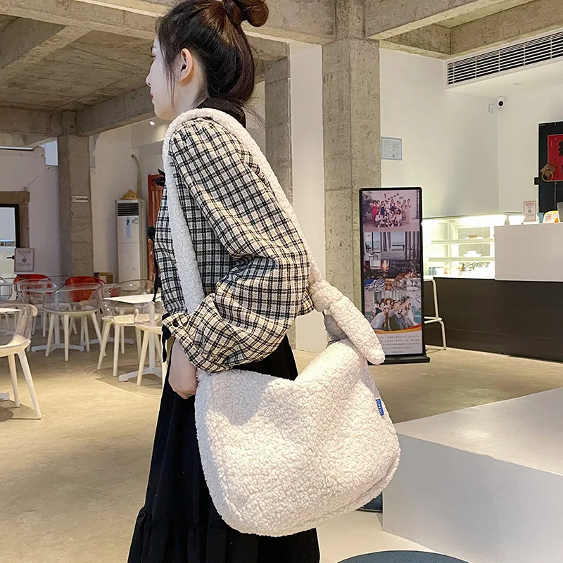 HOCODO Warm Fur Crossbody Bags For Women Large Capacity Women'S Shoulder Bag 2022 New Winter Messenger Bag Fur Shoulder Bags
HOCODO Warm Fur Crossbody Bags For Women Large Capacity Women'S Shoulder Bag 2022 New Winter Messenger Bag Fur Shoulder Bags