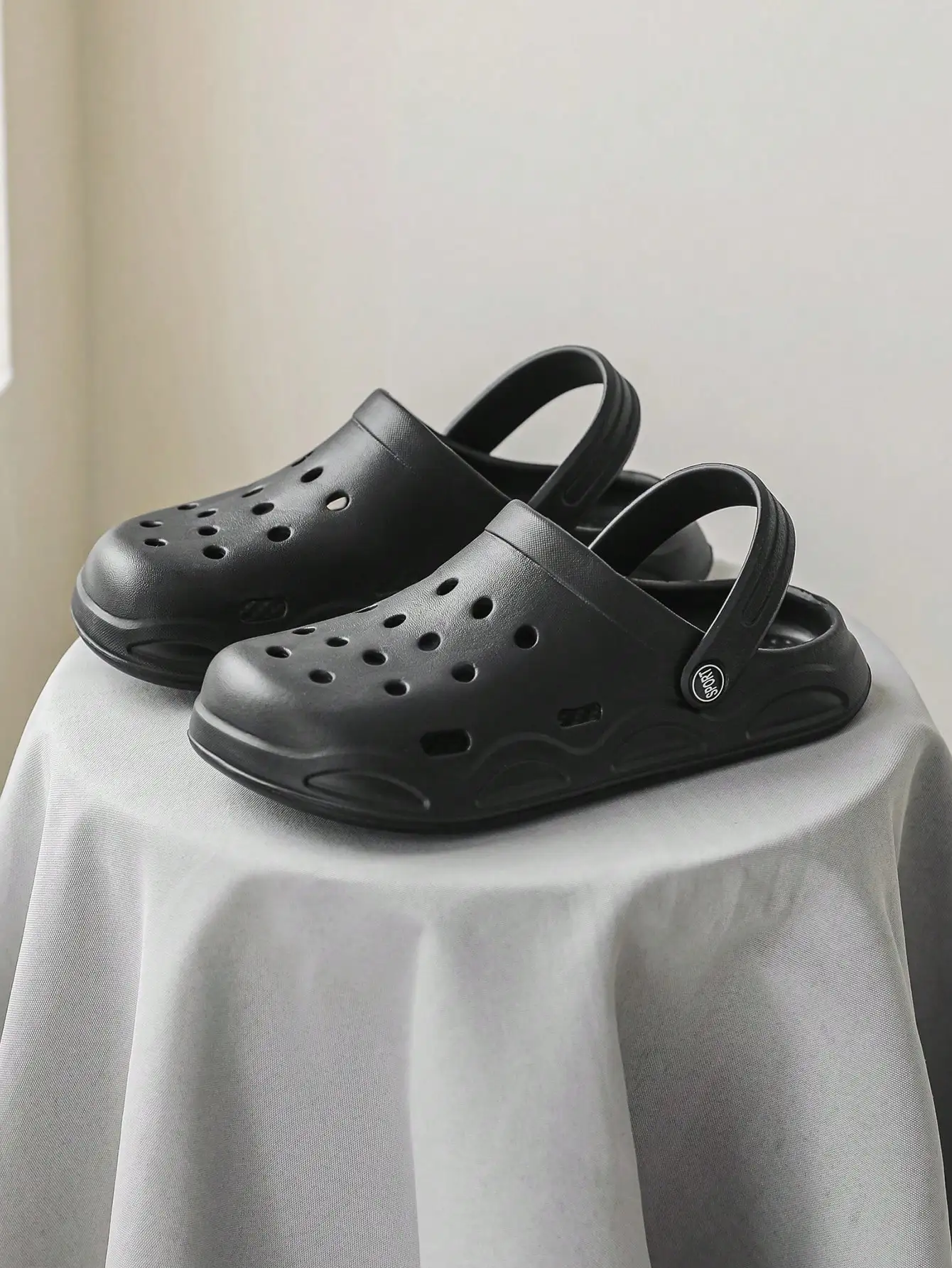 New Summer Men Hollow Out Sandals, Anti-Slip Thick Sole Closed Toe Beach Slippers, Comfortable Outdoor Slides Unisex
New Summer Men Hollow Out Sandals, Anti-Slip Thick Sole Closed Toe Beach Slippers, Comfortable Outdoor Slides Unisex