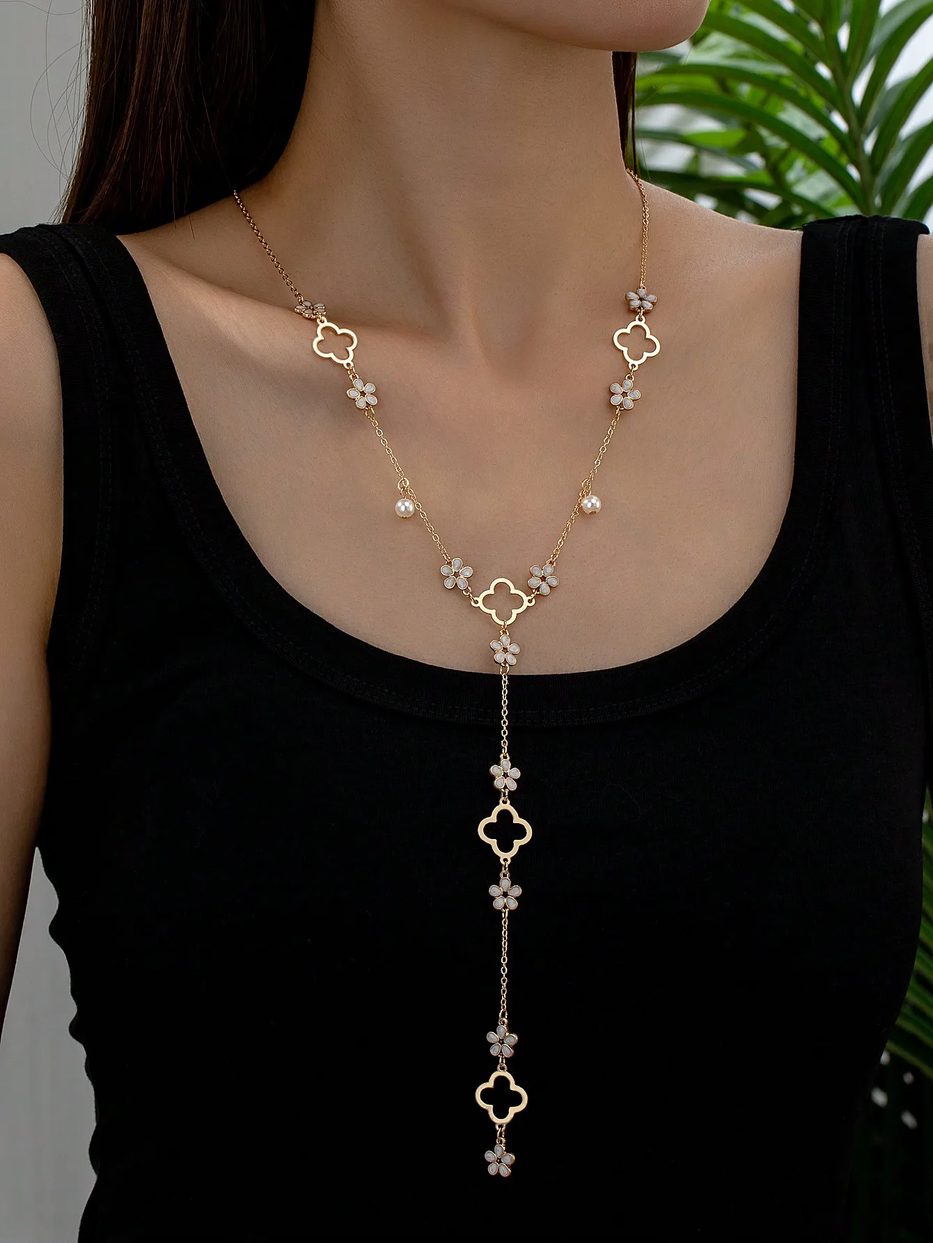 Элегантное длинное колье Y-образной формы с цветком из 5 лепестков и жемчужными вставками для женщин
Элегантное длинное колье Y-образной формы с цветком из 5 лепестков и жемчужными вставками для женщин