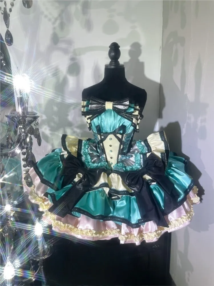 New fashionable form-fitting short dress
New fashionable form-fitting short dress