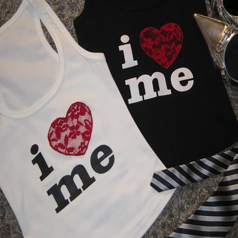 The letter printing design of sexy slim female vest in summer is simple and fashionable.
The letter printing design of sexy slim female vest in summer is simple and fashionable.