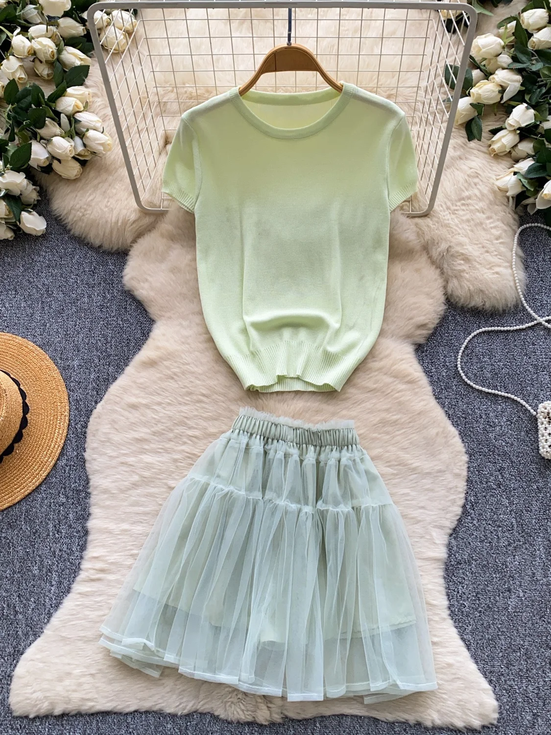 Mint Green Knitted Top High Waist Mesh Pleated Skirt Two Piece Set Women Summer Slim Fit Commute Elegant Ensemble
Mint Green Knitted Top High Waist Mesh Pleated Skirt Two Piece Set Women Summer Slim Fit Commute Elegant Ensemble