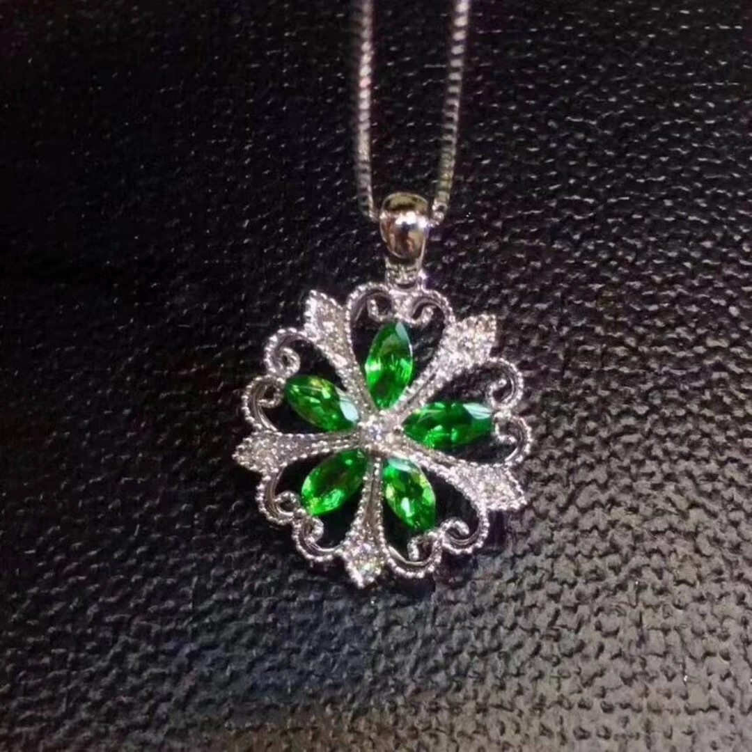 KJJEAXCMY New style Jewelry Natural Women's Emerald Pendant 925 silver inlay Brilliant colors High clarity supports detection
KJJEAXCMY New style Jewelry Natural Women's Emerald Pendant 925 silver inlay Brilliant colors High clarity supports detection