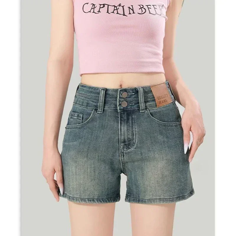 Летние женские модные джинсы с двойной пряжкой, женские шикарные короткие брюки с высокой талией, корейские тонкие джинсовые мини-брюки для девочек
Летние женские модные джинсы с двойной пряжкой, женские шикарные короткие брюки с высокой талией, корейские тонкие джинсовые мини-брюки для девочек