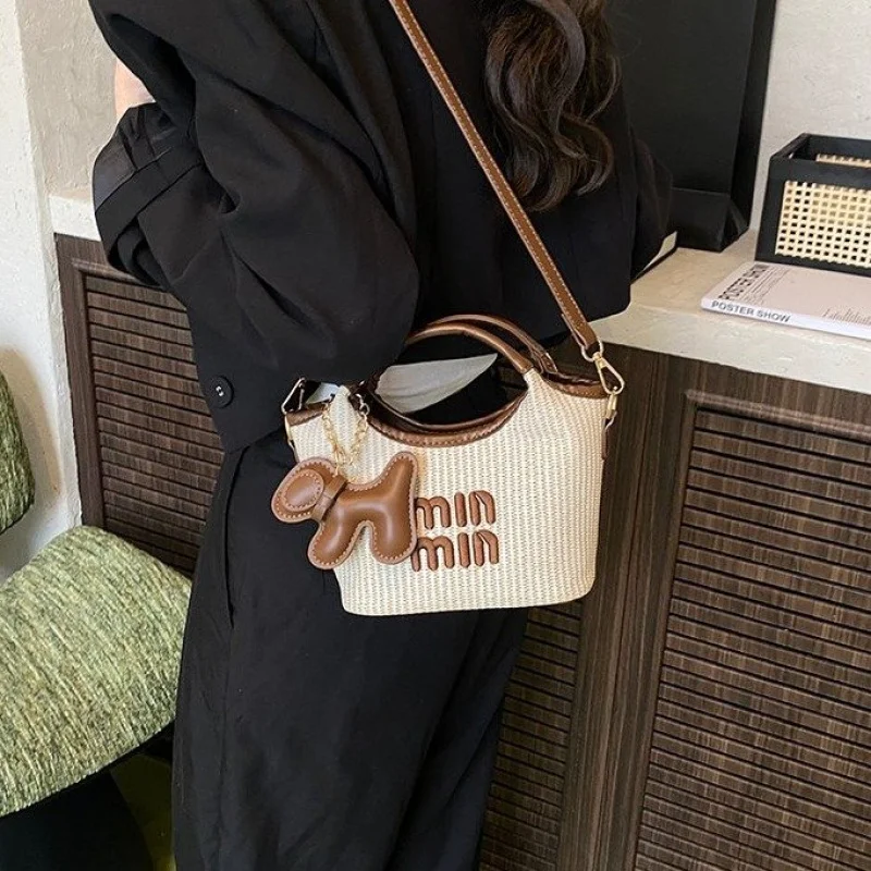 Women's Messenger Bag Made Of Fine Leather Boasting Casual Vintage And Paris High-End Daily Look
Women's Messenger Bag Made Of Fine Leather Boasting Casual Vintage And Paris High-End Daily Look