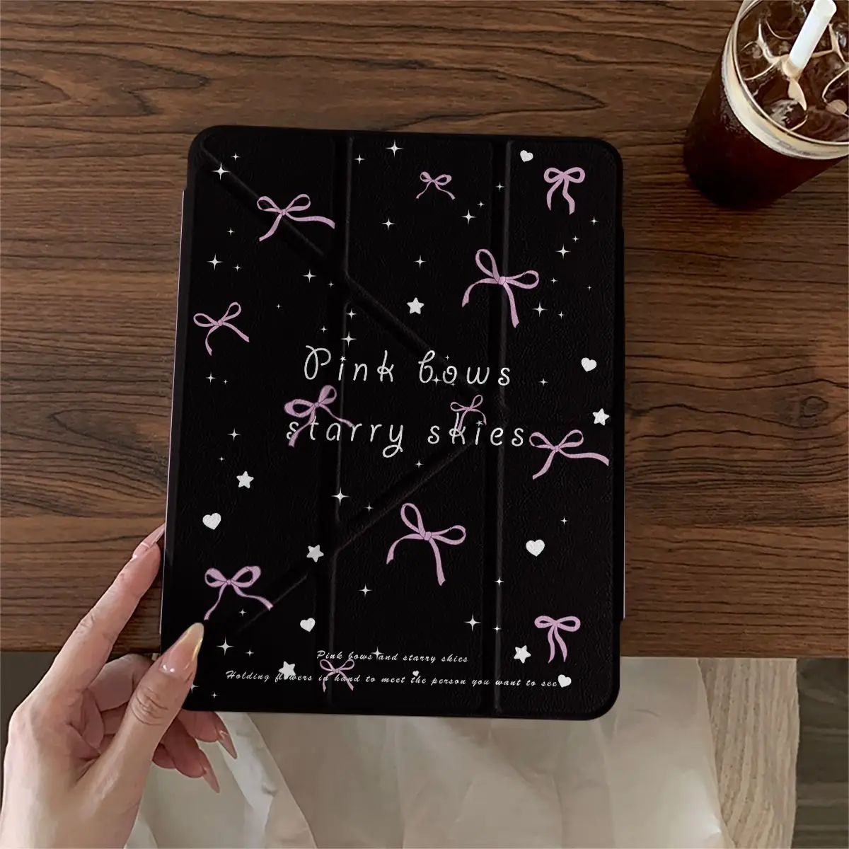 Чехол для iPad Summer Starry Sky Bow для iPad Pro 11, 13 дюймов, iPad Pro 12.9 дюймов 2025 года, Air 7, 10-го и 11-го поколений, M4/5, противоударный, с магнитной застежкой
Чехол для iPad Summer Starry Sky Bow для iPad Pro 11, 13 дюймов, iPad Pro 12.9 дюймов 2025 года, Air 7, 10-го и 11-го поколений, M4/5, противоударный, с магнитной застежкой